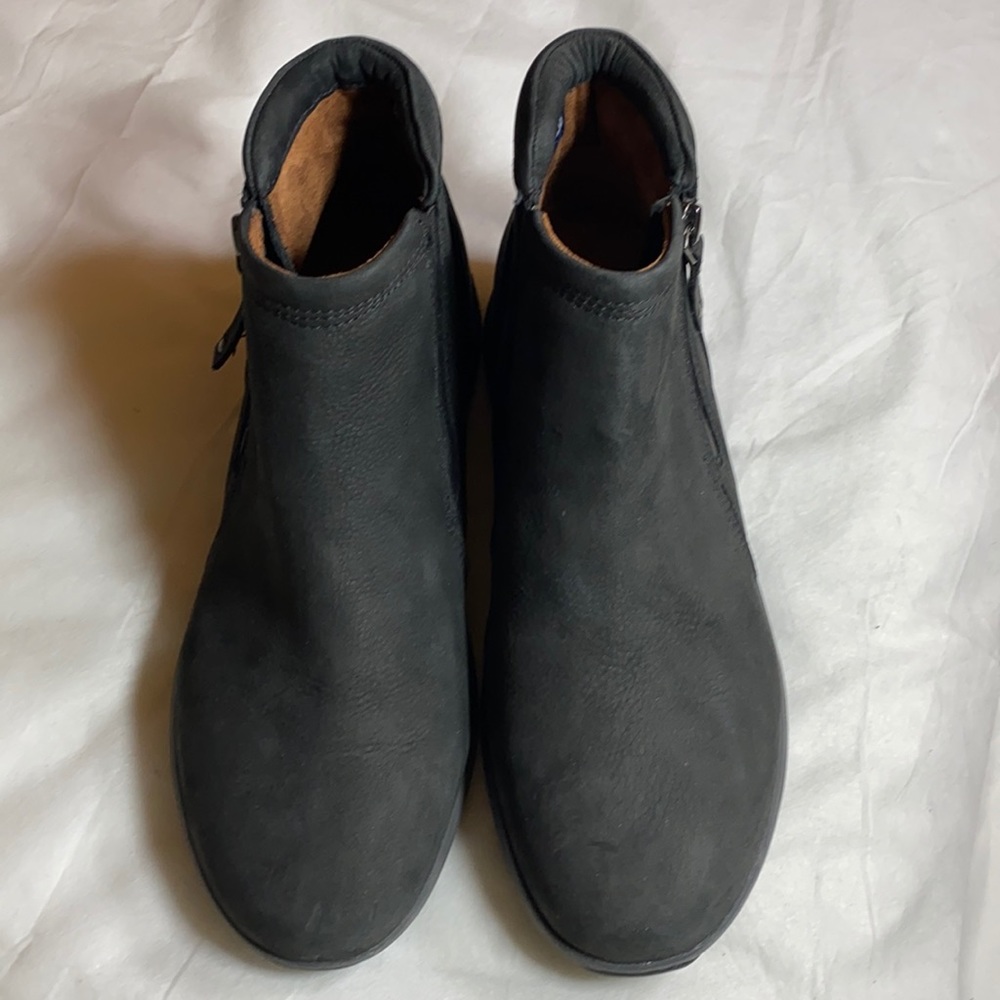 Cobb Hill Skylar Women’s Hydroshield Waterproof Nubuck Leather Ankle Boot